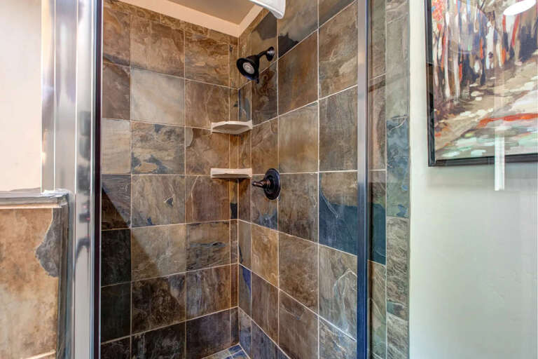 Bear Hollow 1404: Sleek and modern shower area, perfect for a relaxing rinse. Bear Hollow 1404: Sleek and modern shower area, perfect for a relaxing rinse.