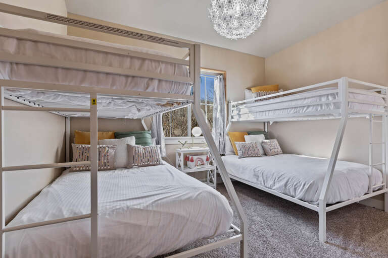 Bear Hollow Lodges 1404: 2nd guest bedroom with two Twin-over-Full bunkbeds