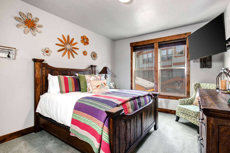Village at the Shores 201: Bedroom 2 / Queen bed Village at the Shores 201: Bedroom 2 / Queen bed