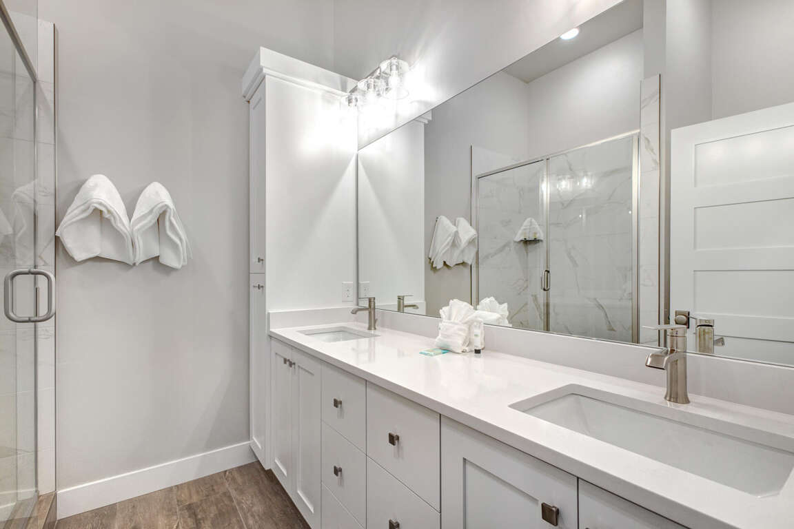 Mayflower Lakeside 302-14 by Moose Management: Mayflower Lakeside 302-14 by Moose Management: