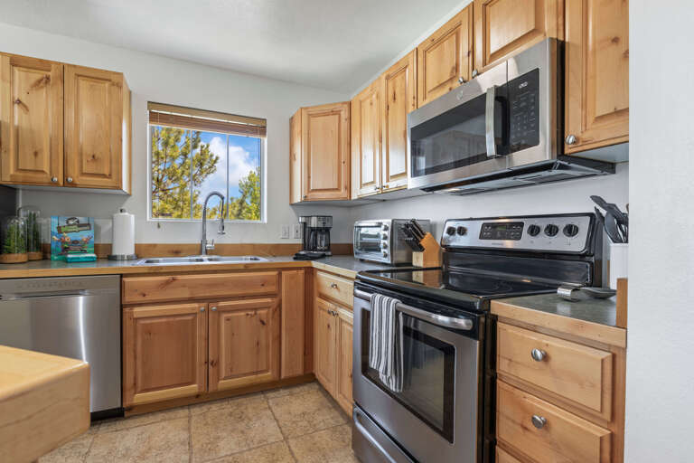 Kitchen: Fully equipped with essential appliances Kitchen: Fully equipped with essential appliances