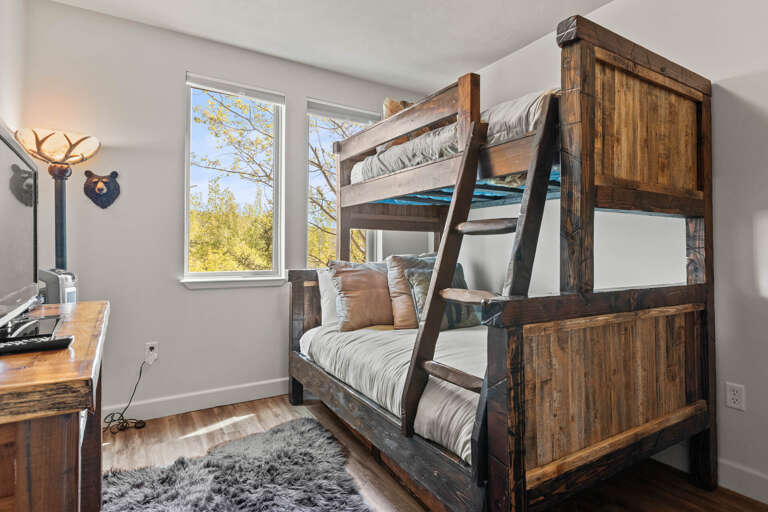 Crestview D208 by Moose Management