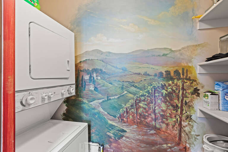 Crestview D208 by Moose Management