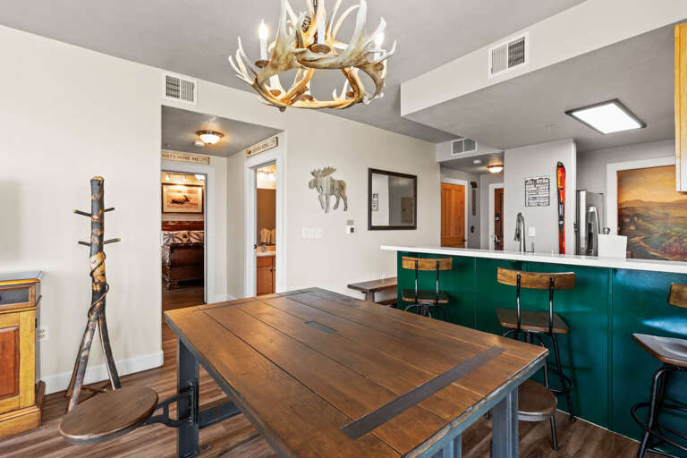 Crestview D208 by Moose Management