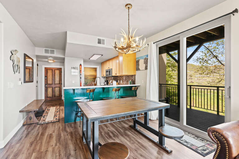 Crestview D208 by Moose Management