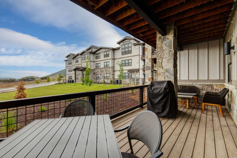 Mayflower Lakeside 103-21 by Moose Management