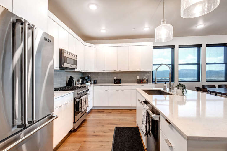 Mayflower Lakeside 103-21 by Moose Management