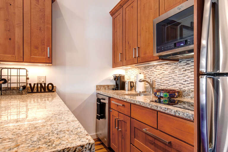 Kitchen: Fully equipped with new appliances