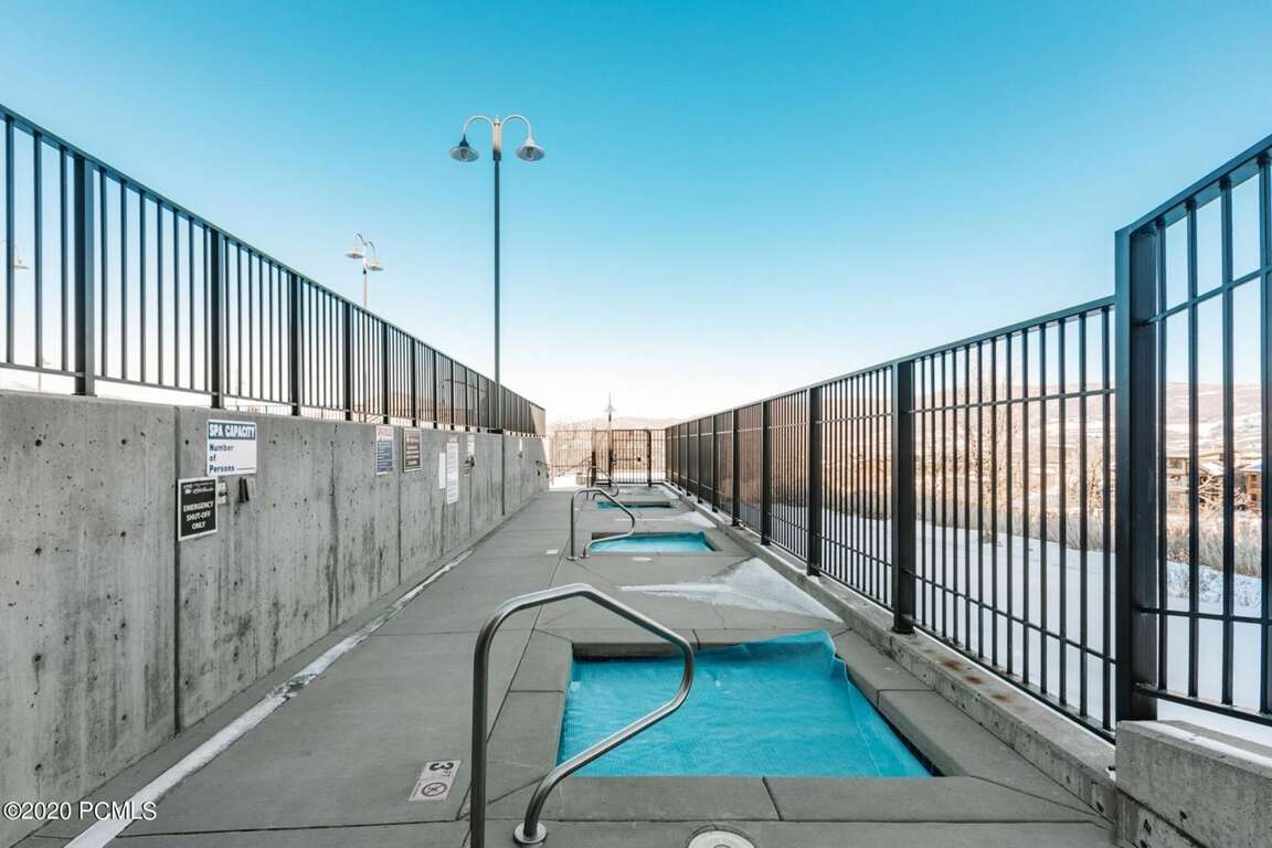 The Mason at Stillwater - Three Hot Tubs (all year) The Mason at Stillwater - Three Hot Tubs (all year)