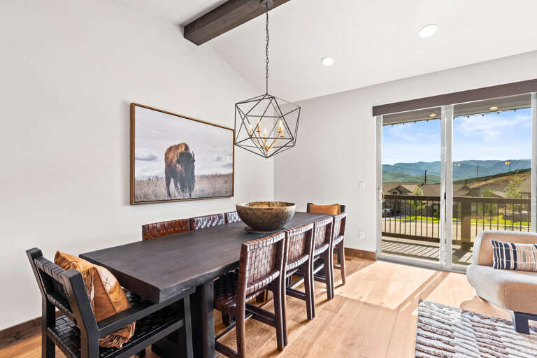 Black Rock Ridge 14544: Dining table with plenty of seating for family and friends.