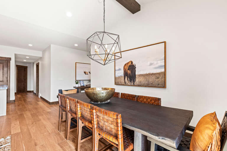 Black Rock Ridge 14544: Dinning table with plenty of seating for family and friends.