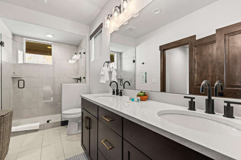 Black Rock Ridge 14544: Sleek sink, mirror, toilet, and shower in modern design.