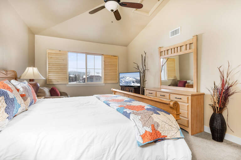 Bear Hollow Lodges 1403: Primary King bedroom