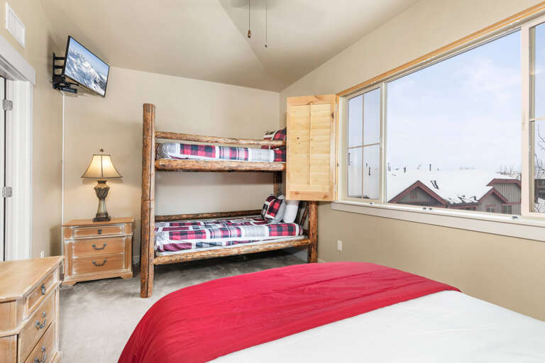 Vacation Rentals in Park City at Bear Hollow Lodges 1403: Guest bedroom with Queen bed and Twin-over-Twin bunkbed