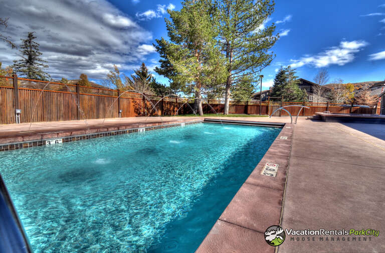 Prospector Lodge 717: Community pool