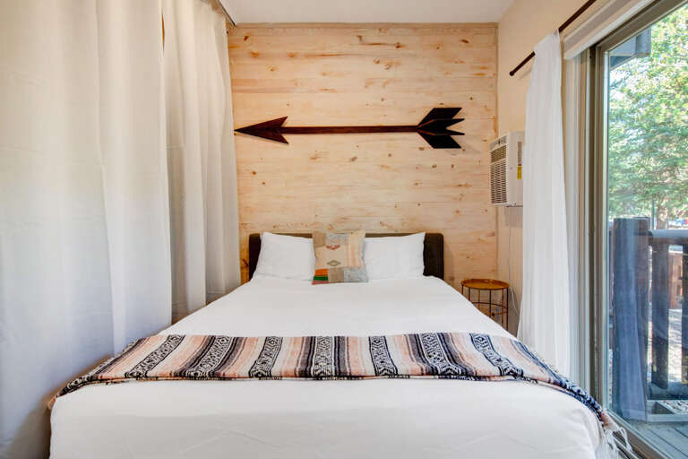 Prospector Lodge 717 queen size bed