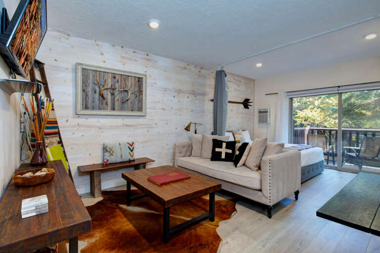 Prospector Lodge 717 roomy studio