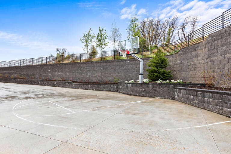 Pioche Village at Deer Valley East: Basketball court