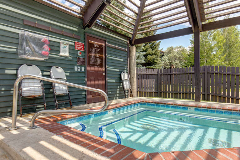 Powderwood Pines Community Hot Tub - Park City, UT