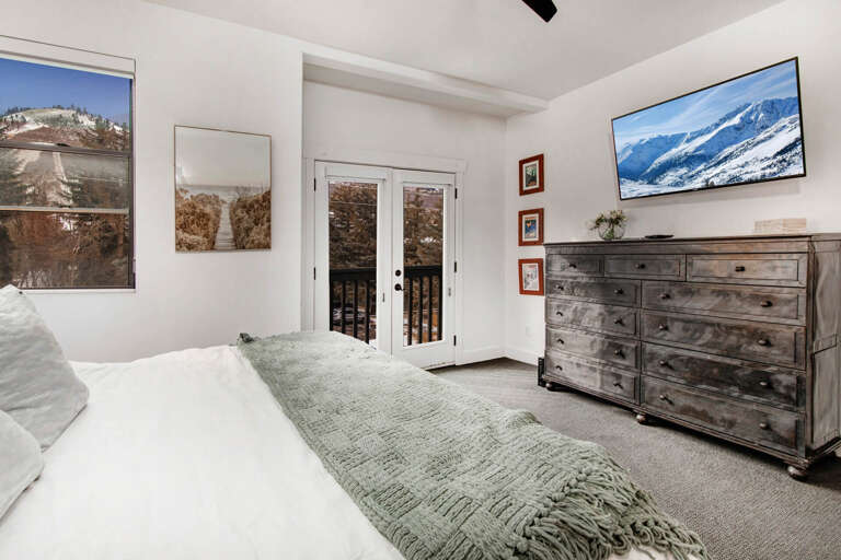 Moose Lodge 5: Primary King bedroom Moose Lodge 5: Primary King bedroom