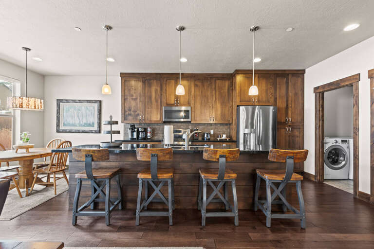 Retreat 13548: Kitchen bar seating for four.