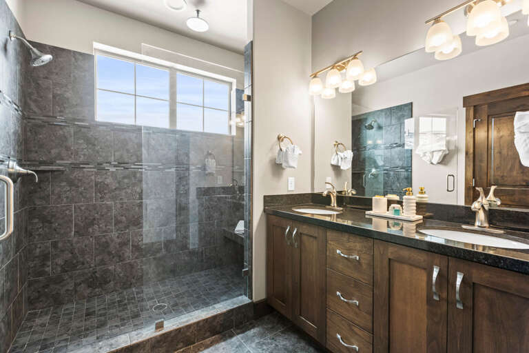 Retreat 13548: Main-mid King primary ensuite bathroom