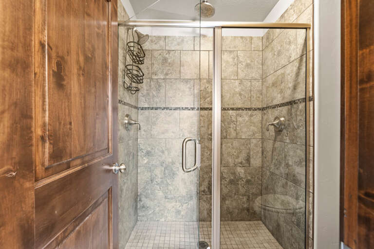 Retreat 13548: Main-mid King primary ensuite bathroom