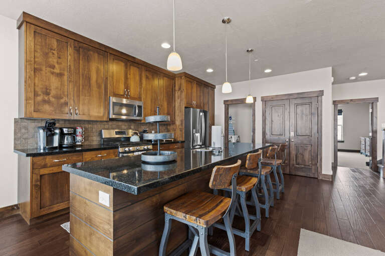 Retreat 13548: Plenty of space to cook, eat and gather.