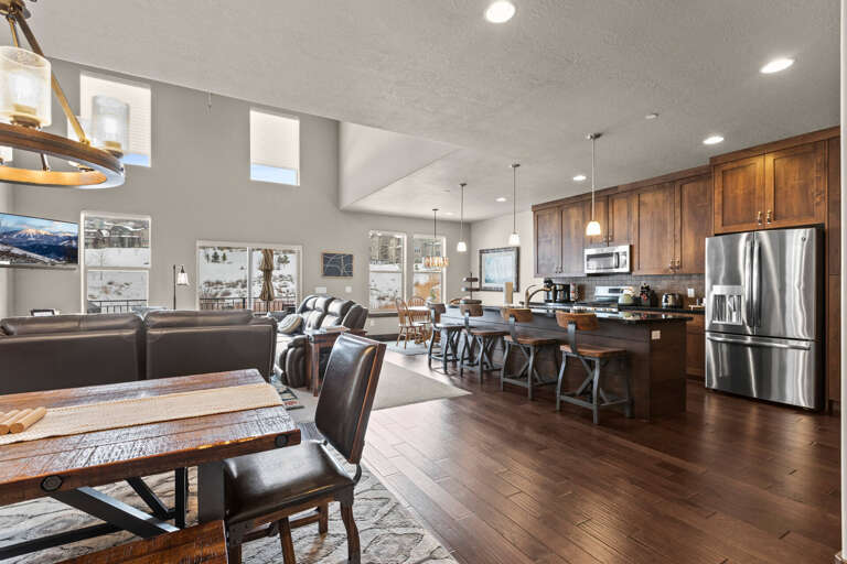 Retreat 13548: Plenty of space to gather.