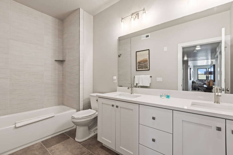 Vacation Rentals in Park City at Mayflower Lakeside 1169-201: Shared Bath-Dual Sinks-Tub/Shower Combo Vacation Rentals in Park City at Mayflower Lakeside 1169-201: Shared Bath-Dual Sinks-Tub/Shower Combo