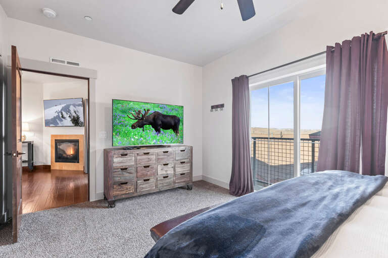 Bear Hollow Ridge 2207: Primary King bedroom with ensuite bathrooms Bear Hollow Ridge 2207: Primary King bedroom with ensuite bathrooms