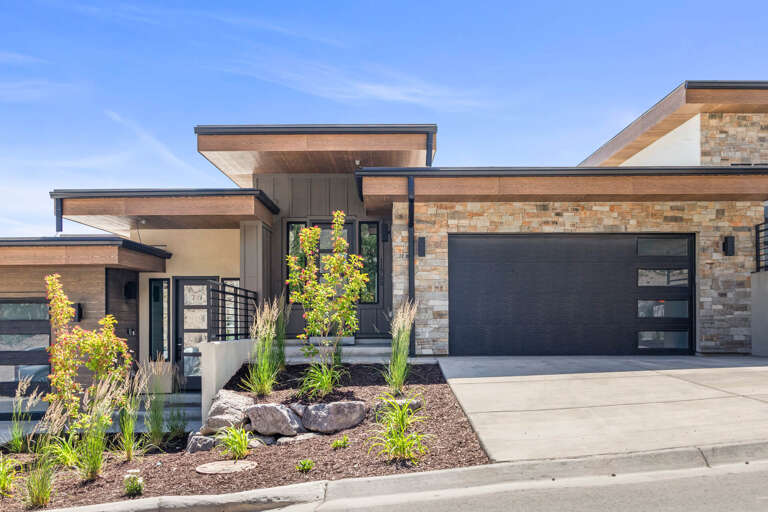 Klaim Retreats 11753