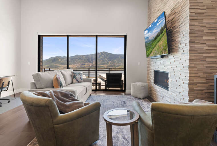 Klaim Retreats 11753