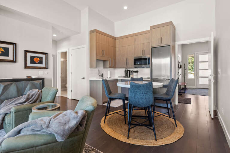 Klaim Retreats 11753