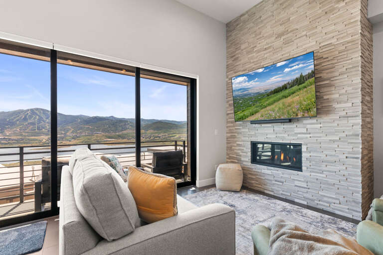 Klaim Retreats 11753