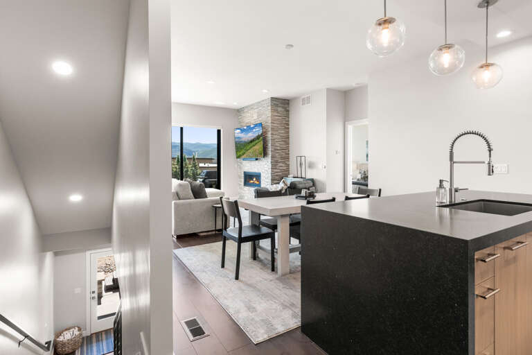 Klaim Retreats 11753