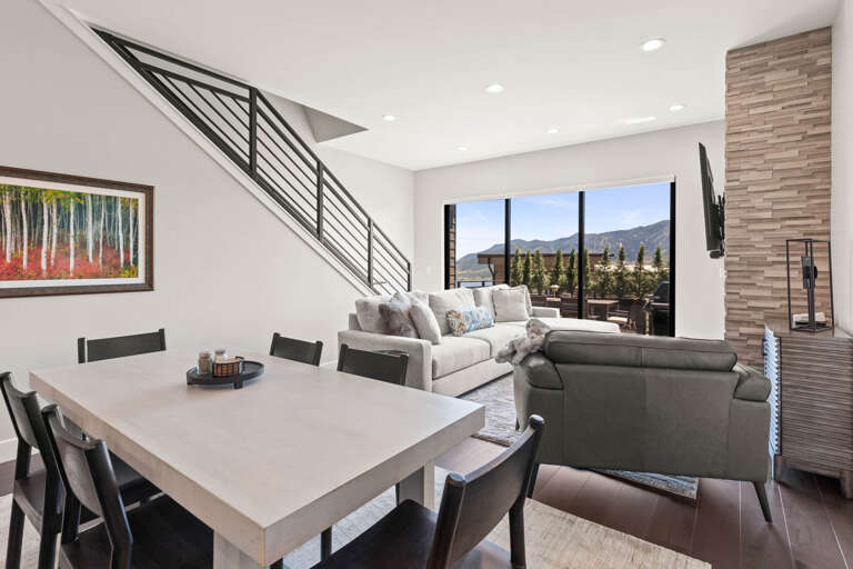 Klaim Retreats 11753