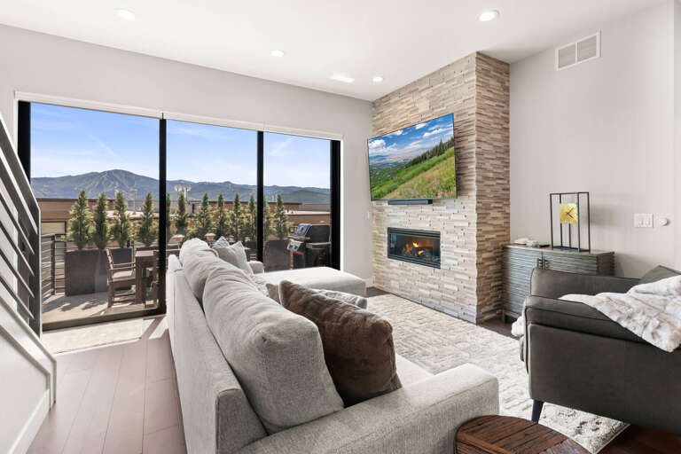 Klaim Retreats 11753