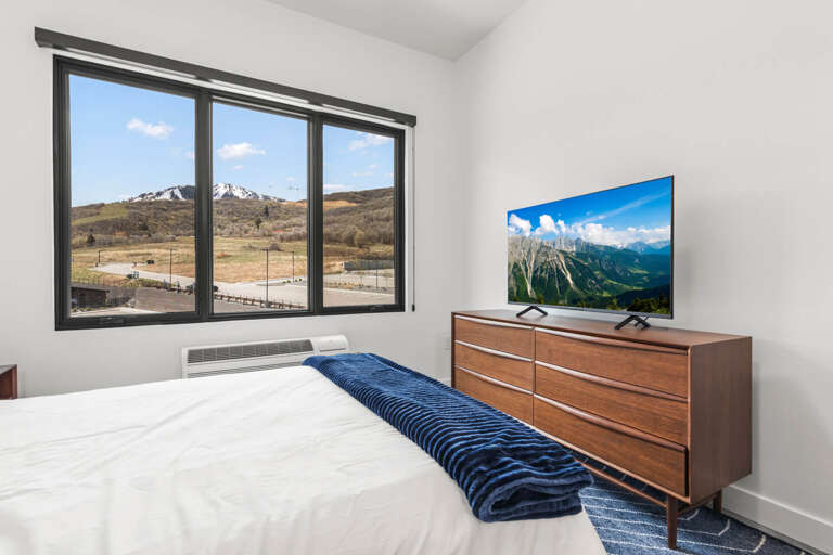 Pioche Village 2334- Studio Queen Bed and Smart TV with Window View Pioche Village 2334- Studio Queen Bed and Smart TV with Window View