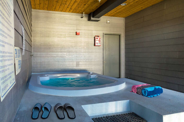 Moose Lodge 9: Common Hot Tub