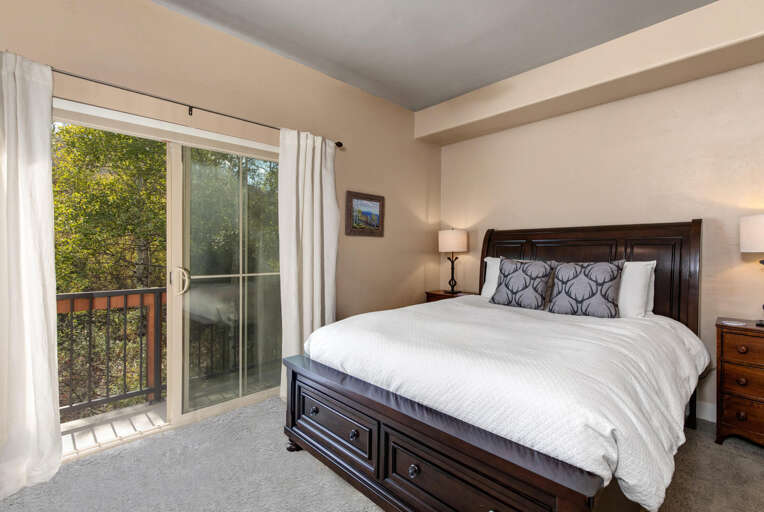 Bear Hollow Lodge 3301: Primary bedroom with Queen bed, Juliet balcony and ensuite bathroom