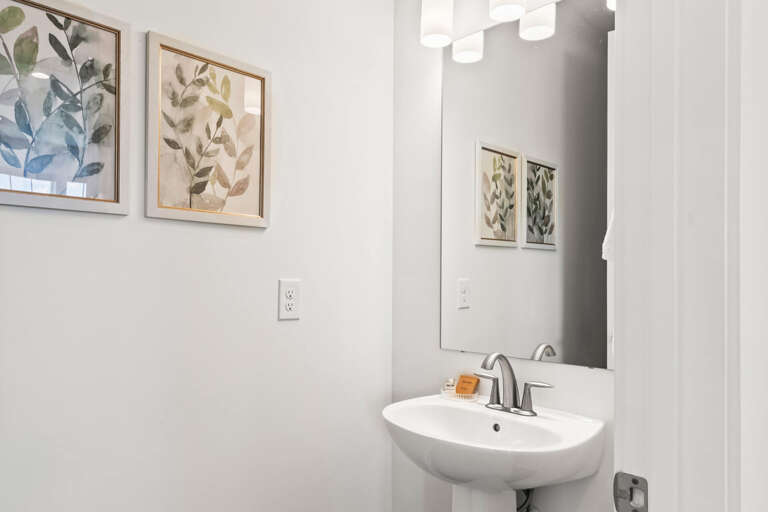 Jordanelle Ridge 499: Half bathroom on the main level.