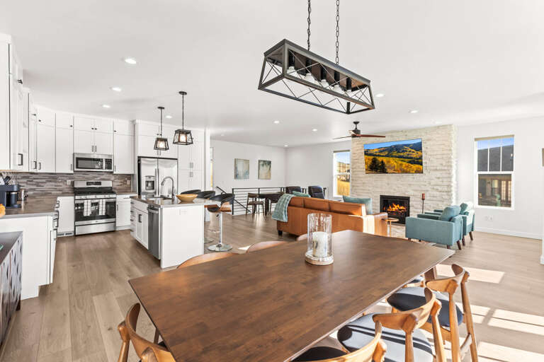 Jordanelle Ridge 499: Dining table seating for 8