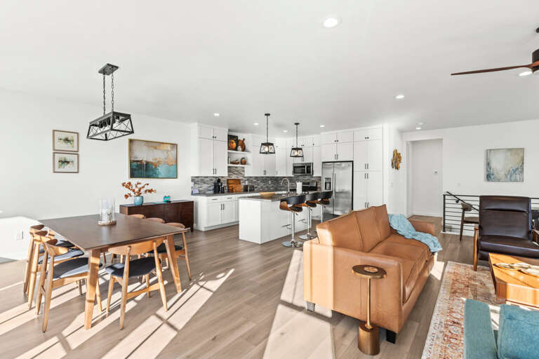 Jordanelle Ridge 499: The great room is open and inviting with breathtaking mountain views.