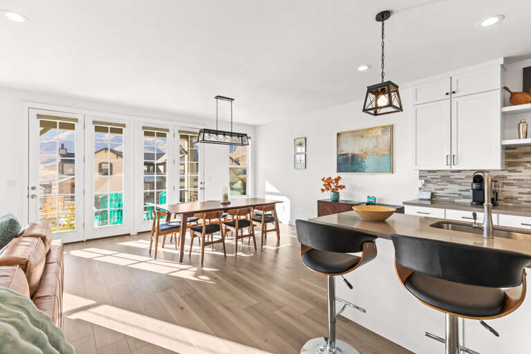 Jordanelle Ridge 499: Kitchen bar with seating for 3.