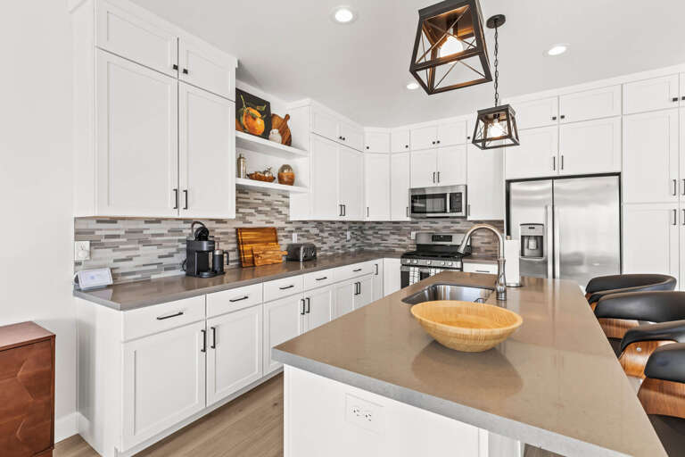 Jordanelle Ridge 499: Plenty of counter space to prepare meals and room for large families or groups.