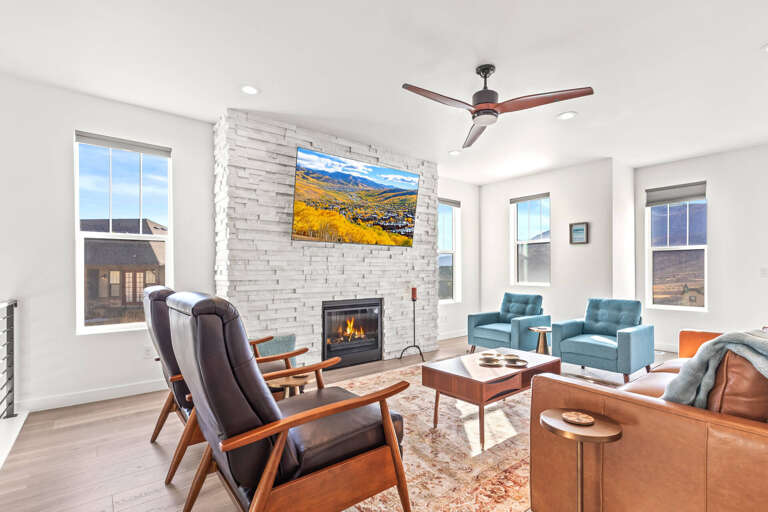 Jordanelle Ridge 499: Plenty of gathering space, gas fireplace, Smart TV