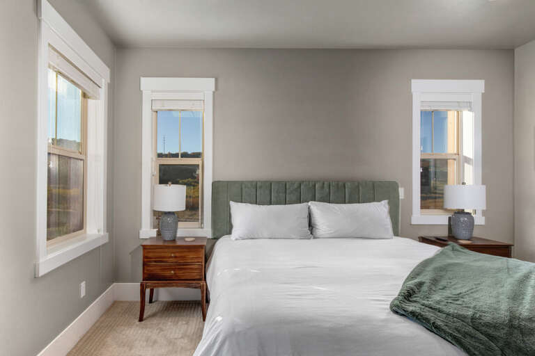 Parks Edge 13631: Primary King w/ensuite bathroom