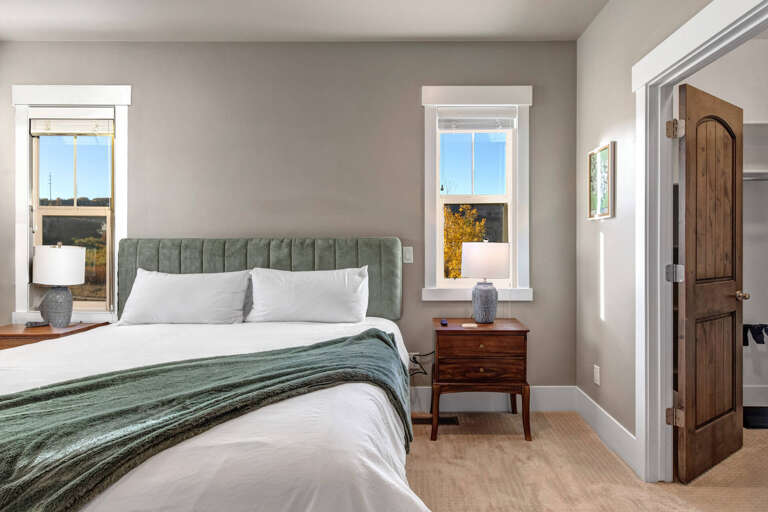 Parks Edge 13631: Primary King w/ensuite bathroom