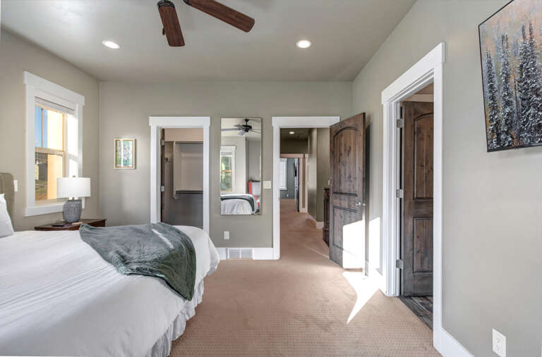 Parks Edge 13631: Primary King w/ensuite bathroom